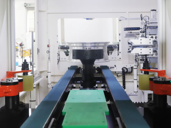 全自動輪轂(鋁輪)動平衡/跳動在線檢測機 全自動輪轂(鋁輪)動平衡/跳動在線檢測機